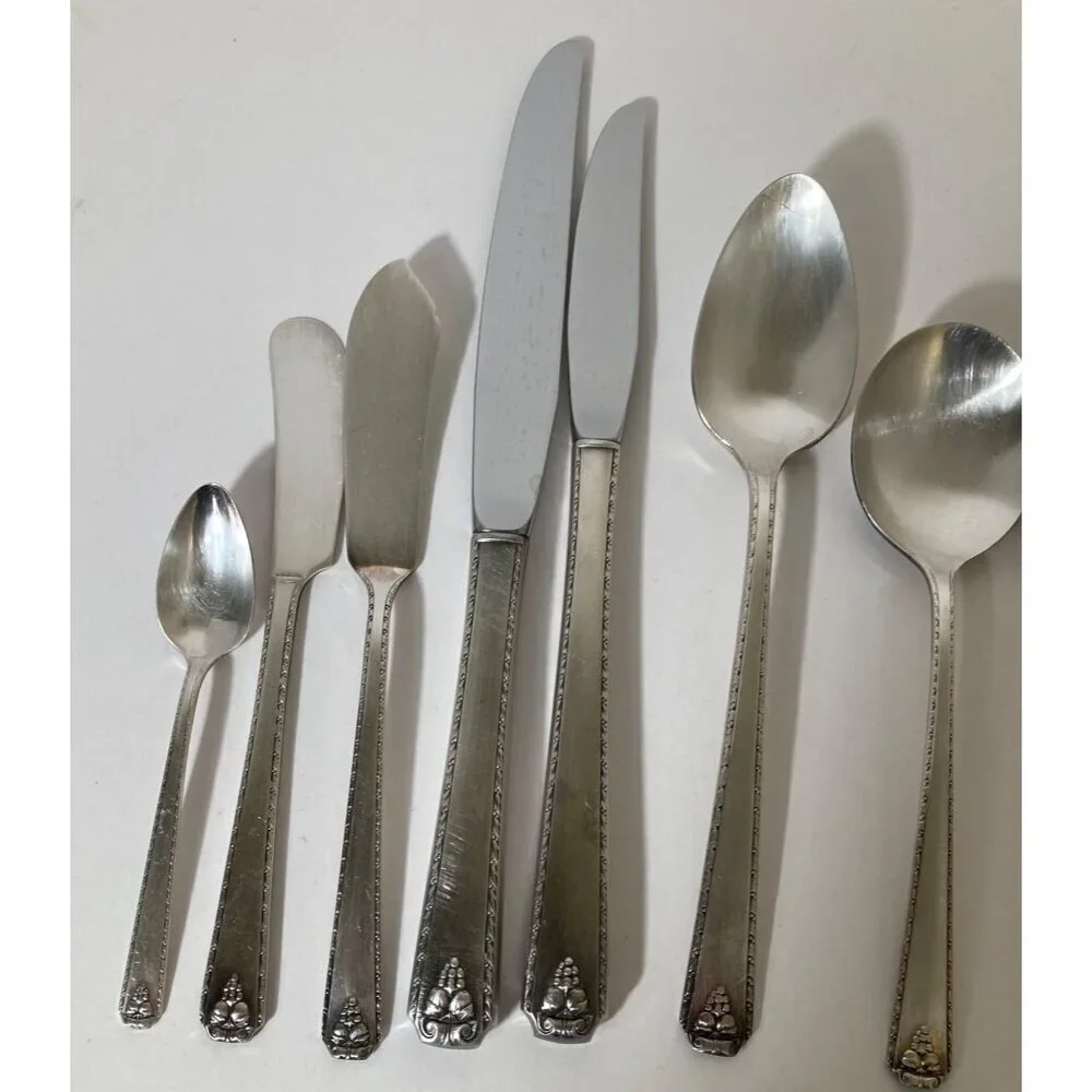 1- 13 Piece Oneida Prestige 1945 Bordeaux Pattern Flatware Place‎ Setting
